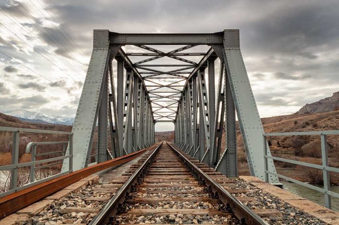 Montana, Train Derail With Many Cars Falling Into River