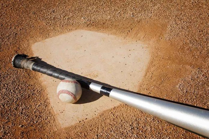 shutterstock_28231585 Broadcaster Bloodied After Foul Ball Smacks Him