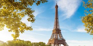 Man Arrested after Jumping from Eiffel Tower