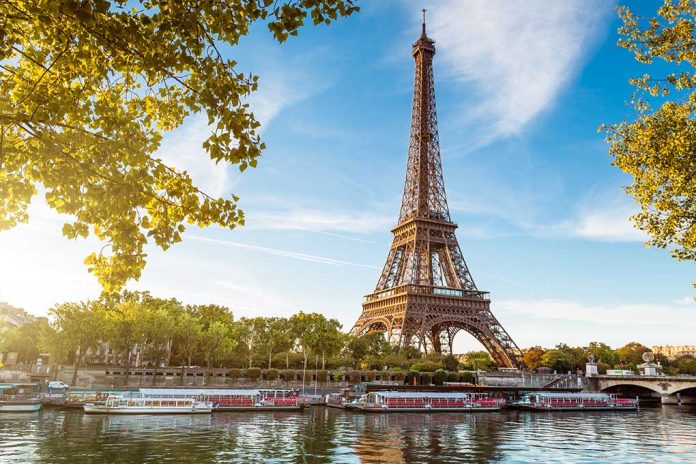 Man Arrested after Jumping from Eiffel Tower