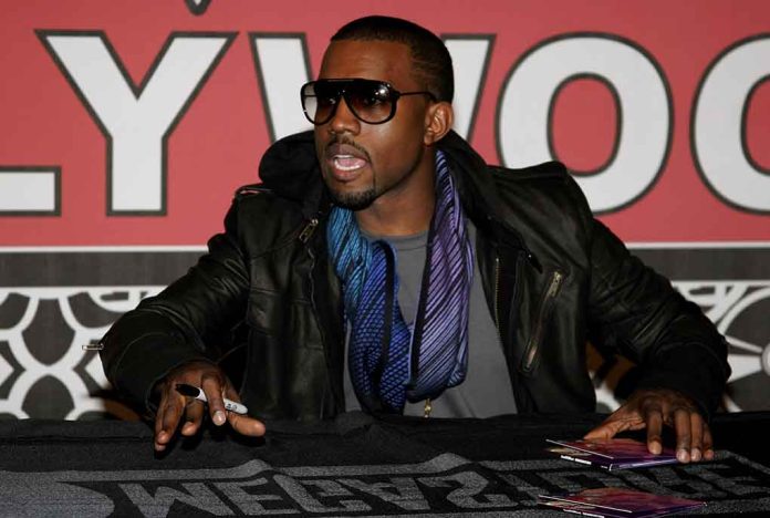 Kanye West Makes Public Apology